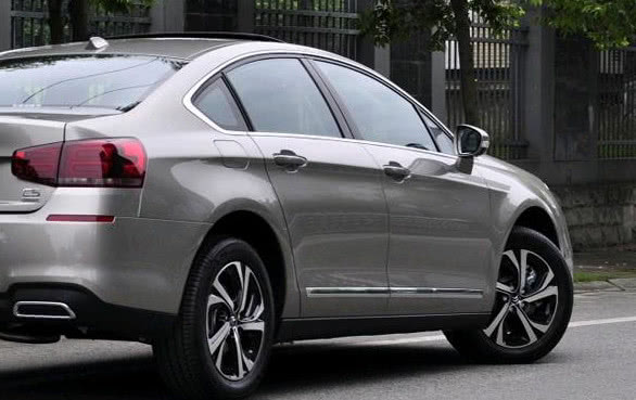 最落魄的B级车,1.8T爆发204马力,8秒3破百,仅15万
