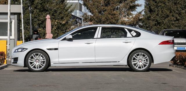 春节期间这3款豪华车值得买,降价高达8.9万,奔驰宝马在其中