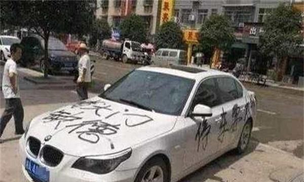 车主花大价钱买车位,却被其他车霸占,车主:就算