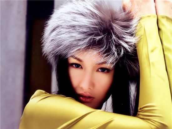 瞿颖晒当年做群演的照片引回忆杀:王祖贤现在