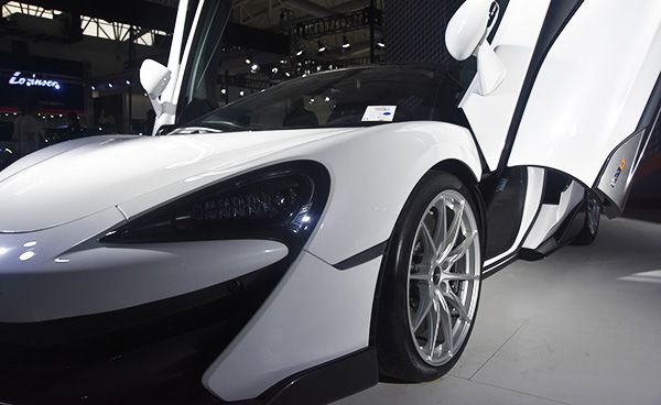 开上它你是整条街最靓的仔迈凯伦720S Spider与600LT汽博会首秀