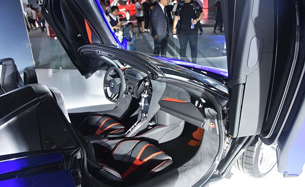 开上它你是整条街最靓的仔迈凯伦720S Spider与600LT汽博会首秀