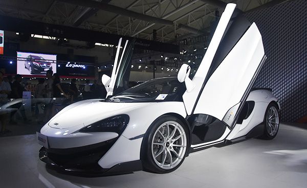 开上它你是整条街最靓的仔迈凯伦720S Spider与600LT汽博会首秀