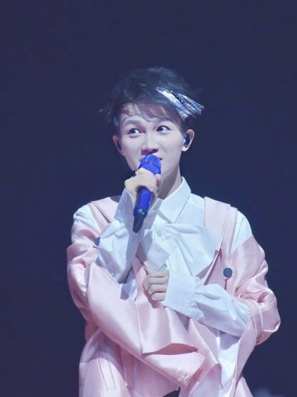 周深的歌一直很动听,声线很美妙,很打动人