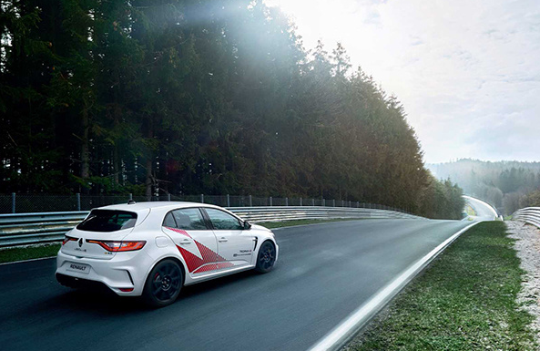 在纽北,梅甘娜R.S. Trophy-R灭掉思域Type-R