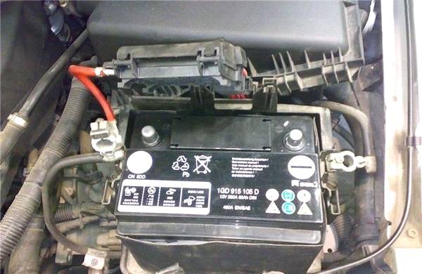 为什么汽车电瓶接线柱会有铜绿?影响电瓶寿命的因素有哪些？