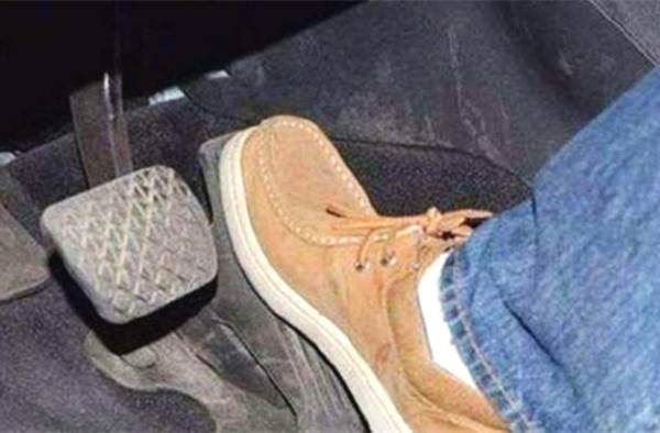 踩着油门才能打着火是怎么回事?