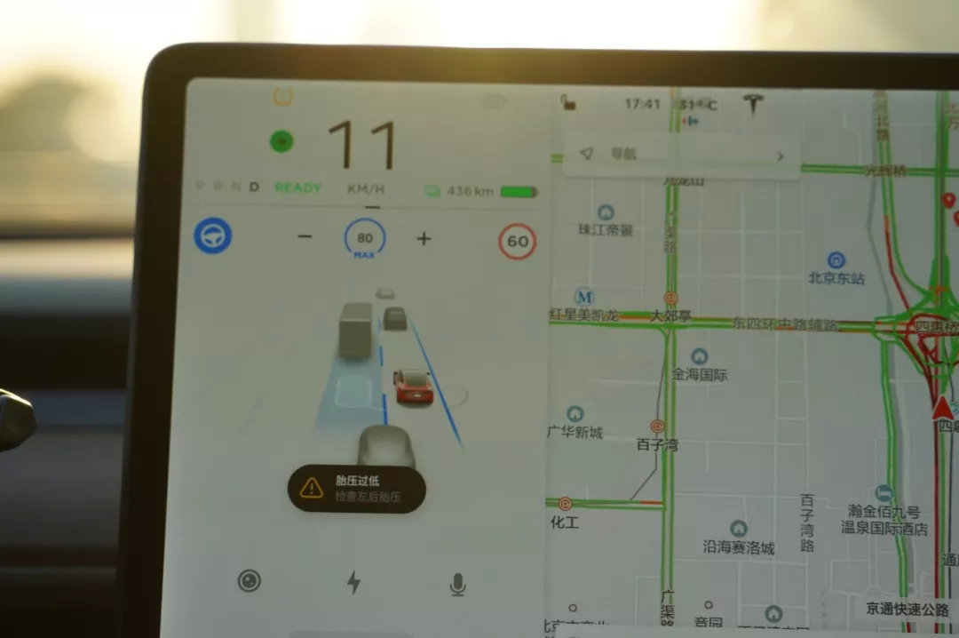 多项升级/自动驾驶可识别双实线 特斯拉推送V10车机系统