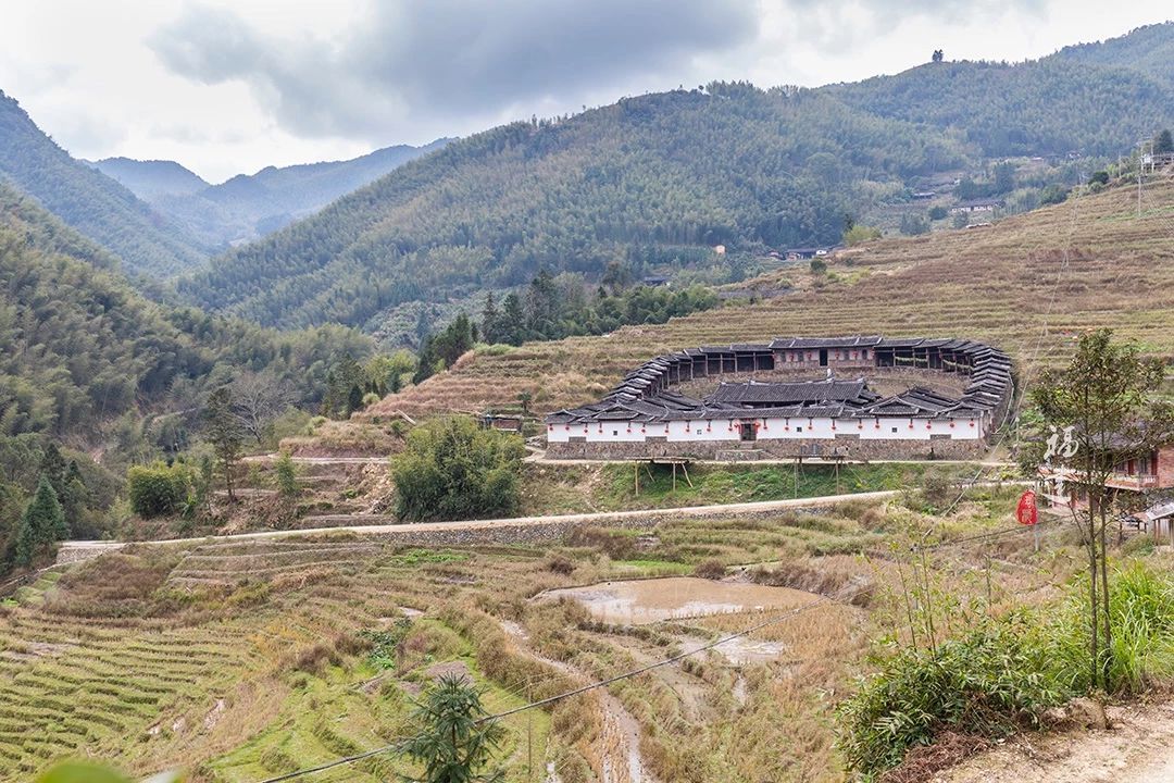 在<a href='http://travel.sina.com.cn/fujian-lvyou/?from=b-keyword' target='_blank'>福建</a>深山中,发现一种你可能从未见过的特殊建筑