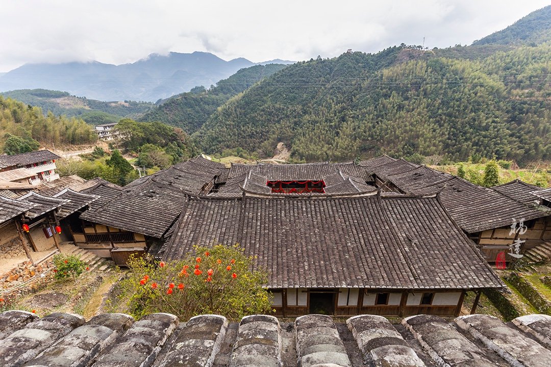 在<a href='http://travel.sina.com.cn/fujian-lvyou/?from=b-keyword' target='_blank'>福建</a>深山中,发现一种你可能从未见过的特殊建筑