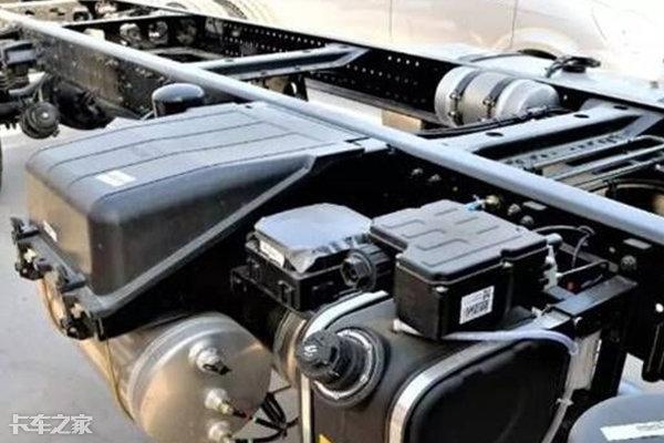 卡车大梁上为啥这么多“小孔”，是偷工减料还是为了轻量化？