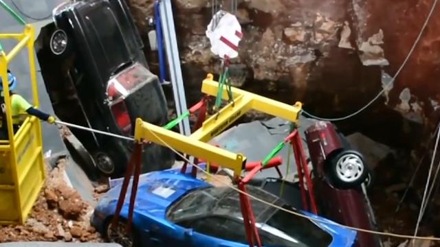 国外是怎样修车的？比造车还认真，难怪老外喜欢买二手车！