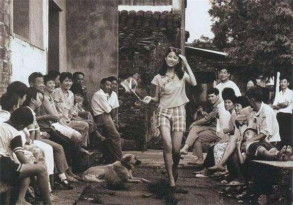 镜头下80年代的中国, 图5美女很吸睛, 图2很多人没见过