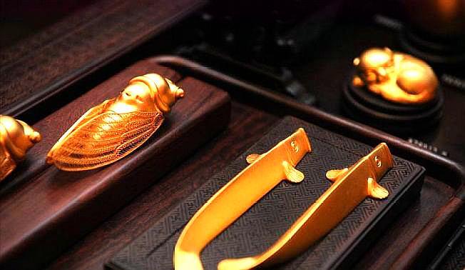 黄金首饰是按克买，还是按一口价买比较了解好，说说家里面的门道