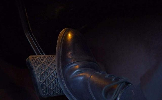 想要提速快，有推背感，除了深踩油门之外，还有这招可以用