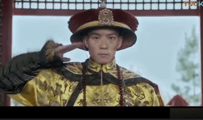 这敬礼的姿势,这庄严的表情,还有这镜头移位,棒得让人无语.