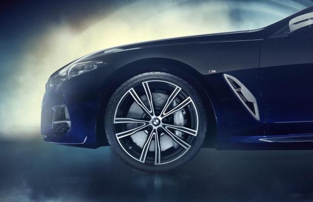 宝马的艺术品！全球仅有1台，陨石材料做内饰，奢华超越劳斯莱斯