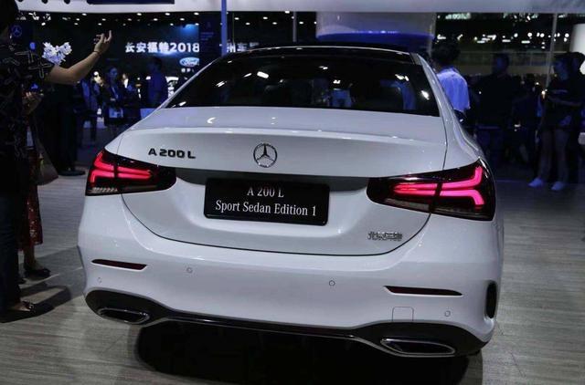 2020奔驰a200l,2020奔驰c200l 国产奔驰a200l到店实拍,1.3t爆发163马力,轴距加长60mm