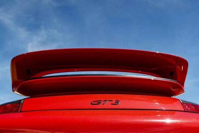 诞生20周年的991GT3何其雄伟，它是保时捷最拿得出手的那张名片