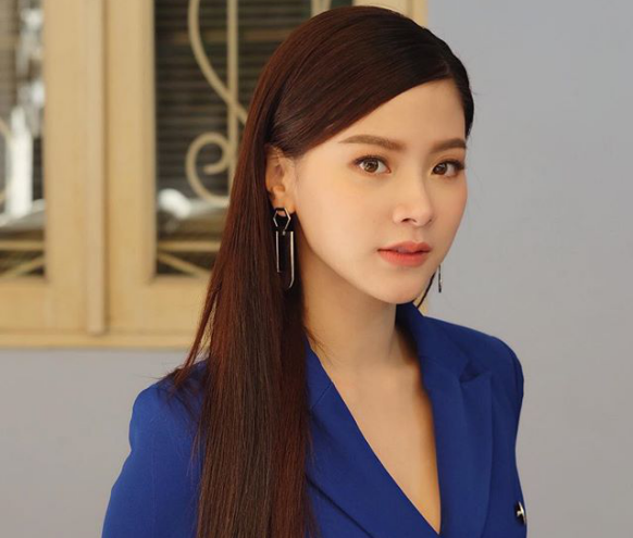 泰星Baifern带家人游欧洲,网友夸赞一家子都是高颜值!