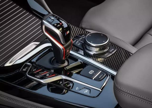 宝马X3 M/X4 M搭3.0T双增压,GLC 63怕了吗?