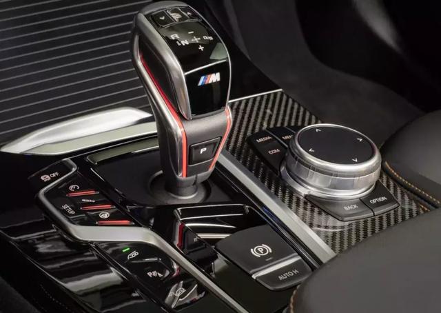宝马X3 M/X4 M搭3.0T双增压,GLC 63怕了吗?