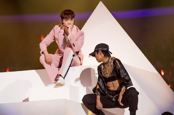 跨年晚会:宋茜开启假唱第一弹,王鹤棣忘记举麦