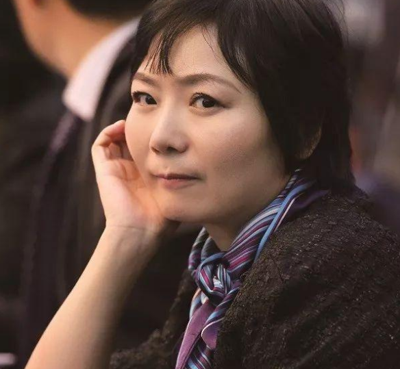 2019中国女性富豪榜，不想努力的人们，给你介绍几个富婆