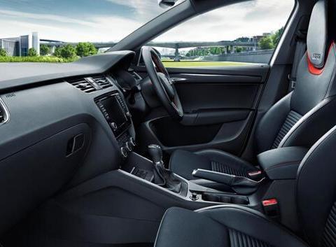 最容易忽略的汽车保养位置：真皮座椅保养！