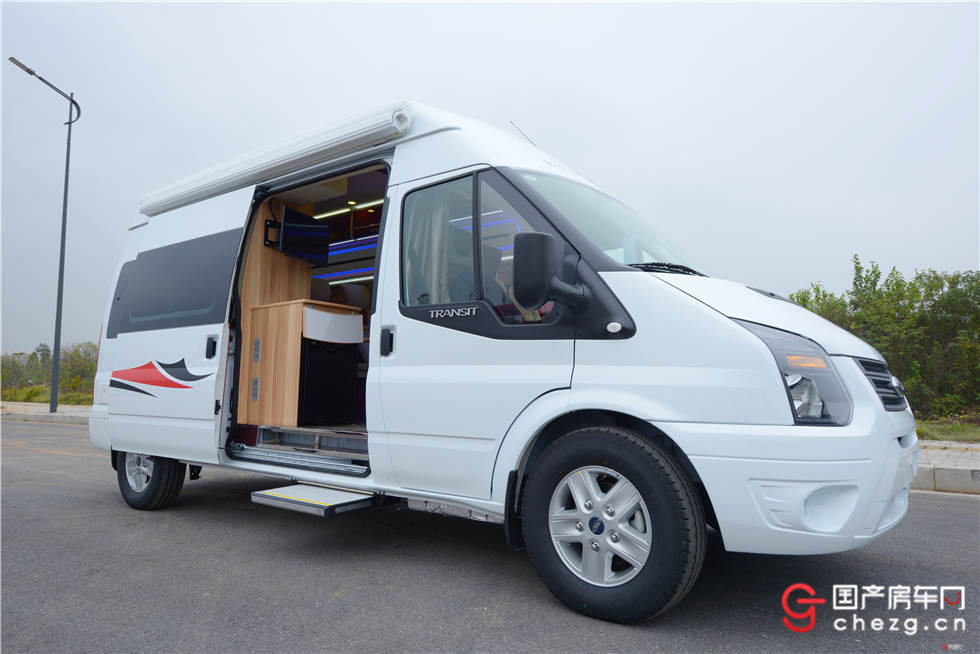 可谓性价比最高的全顺商旅房车|实拍趣蜂福特全顺B型商旅房车