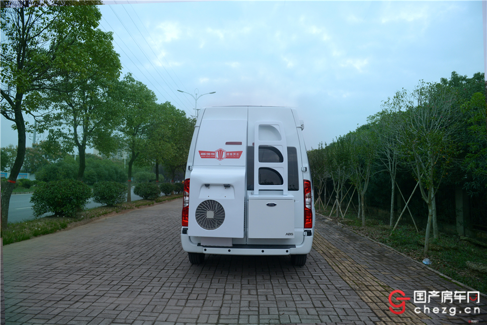 可谓性价比最高的全顺商旅房车|实拍趣蜂福特全顺B型商旅房车