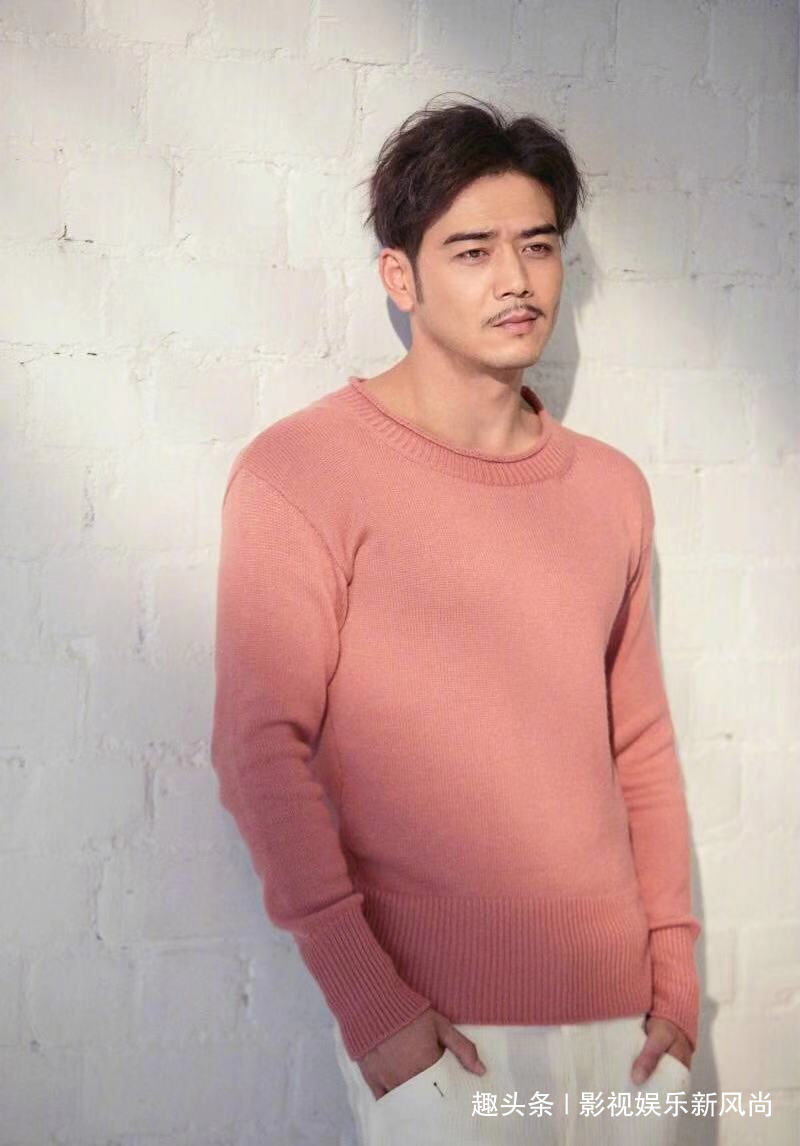 同穿粉色毛衣 蔡徐坤 罗云熙 易烊千玺 邓伦 谁最有初恋