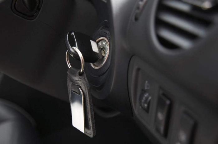 停车后直接就熄火下车？聪明人随手多做一步，能让发动机多用5年