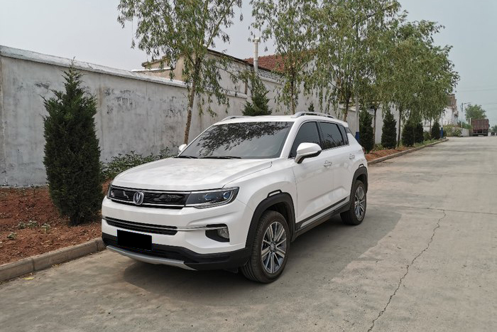 上班路上偶遇长安CS35,看完外观后,网友:果断放弃合资车!