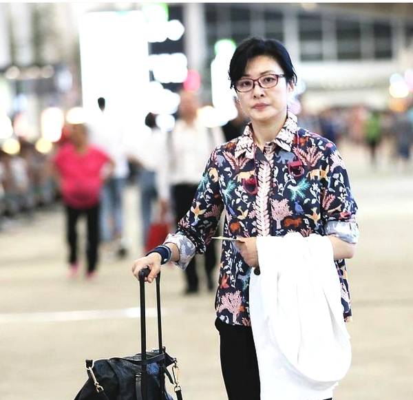曾是央视一姐,辞职两年后现身变"广场大妈",网友大喊认不出