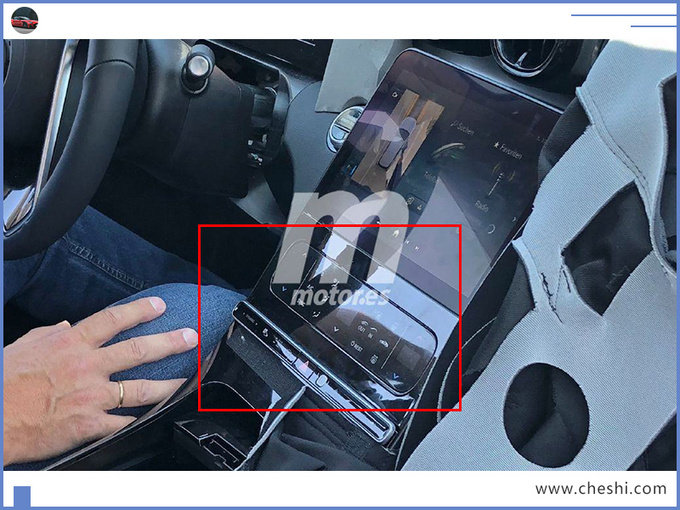 奔驰新C级内饰曝光，老车主看了直后悔，3系、A4都犯嘀咕