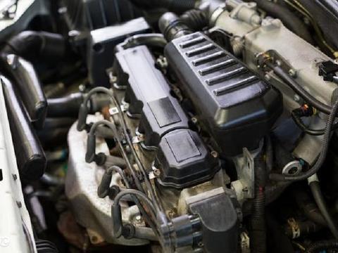 发动机里积碳多、动力差？教你简单一招，汽车越开越有劲，还省油