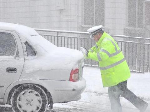 刚充的电又没了！冬天开新能源车，真是苦了车主啊！