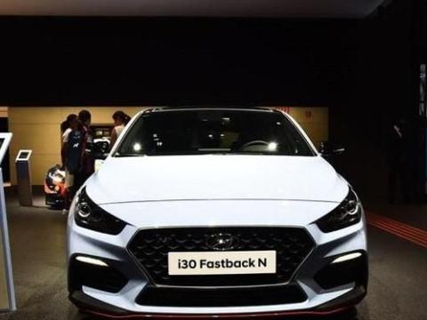 韩系“高尔夫”亮相！比轩逸帅气，2.0T爆275马力，关键是难开坏