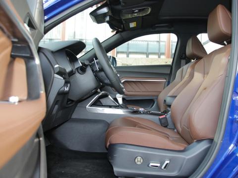 紧凑型suv哈佛H6,时尚大气的外观，你喜欢这款车吗？