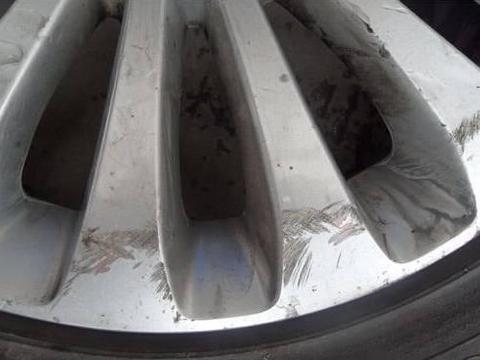 汽车轮毂有划痕怎么办？