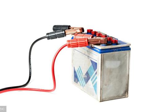 汽车蓄电池多久需要更换？怎么判断蓄电池是否有电呢？