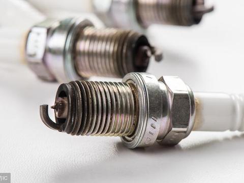 汽车出现什么症状时 说明火花塞该换了？