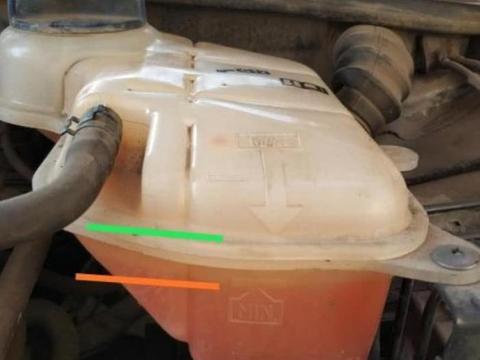 为啥防冻液有红、绿、蓝之分？维修师傅：车主不在意，爆缸就晚了