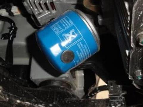 建议车主：不管车子贵不贵，一月清理这个孔！油耗低马力足寿命长