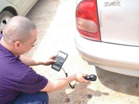 车开越久油耗越高？老司机：发动机这个小孔一清理，油耗会减一半