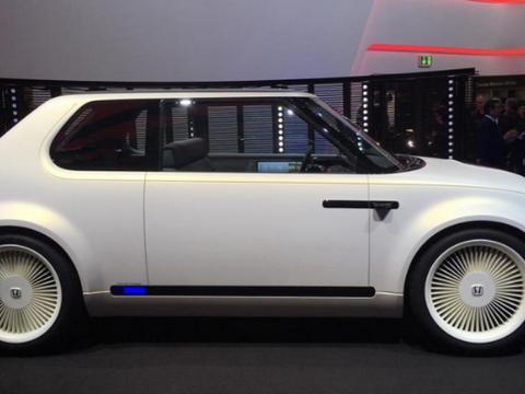 本田Urban EV原型车曝光，超宽显示屏，单辐方向盘，豪华高科技