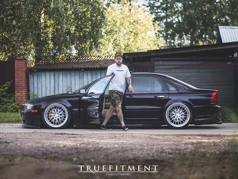 俄罗斯小伙和瑞典“姑娘”，在芬兰相遇了