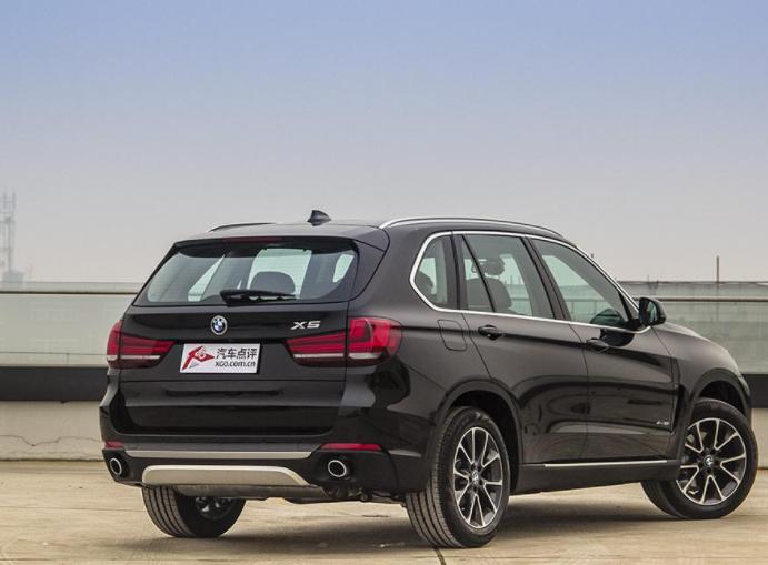 汽车：BMW X5，一款中型多用途车的原型插电式混合动力电动汽车