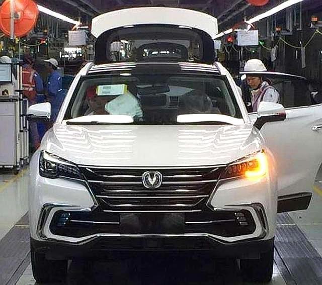 CS85ʵģ3·У15-18,̵ﱳSUV